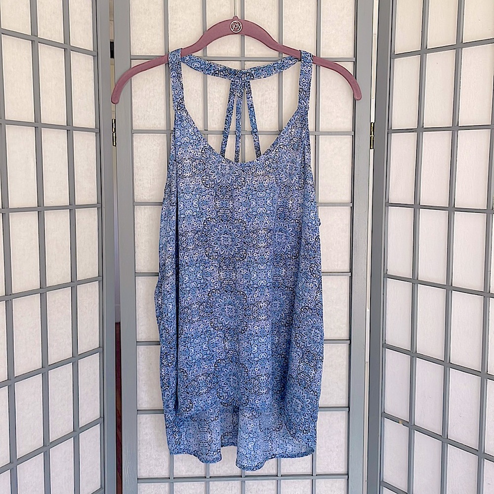 3/10$ blue and white bohemian lightweight flowy tank top